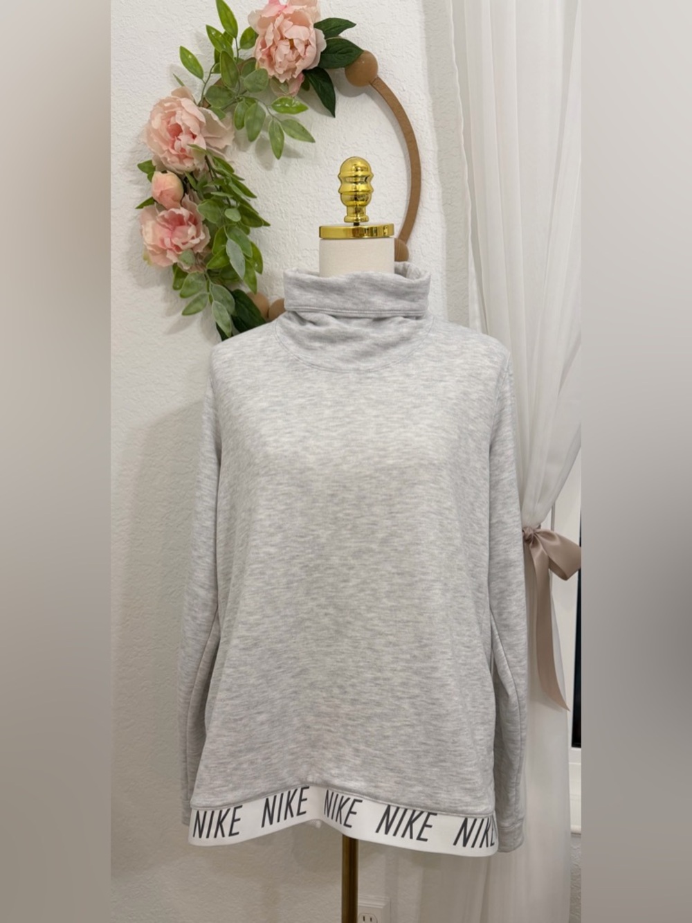 NEW NIKE WOMENS DRY COWL NECK HOODIE  SWEATSHIRT TRAINING TOP LIGHT GRAY SIZE XL